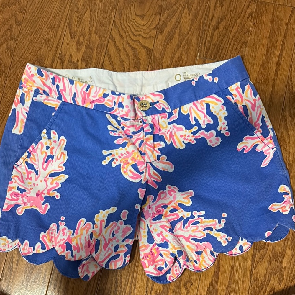 Lilly Pulitzer Buttercup Scallop shorts 5” Blue and Pink Coral